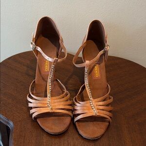 Freed of London  dance shoes  salsa ballroom  satin  salmon color 3.5” heel GUC